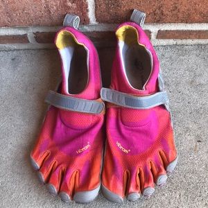 Vibram Pink & Orange Five Finger Shoes!